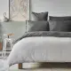 Луксозен двулицев двоен спален комплект Nautica Home от памучен муселин, цвят антрацит и светло сиво Луксозен двулицев двоен спален комплект Nautica Home от памучен муселин, цвят антрацит и светло сиво